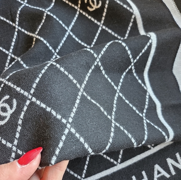 Scarf - Picture 5 of 8